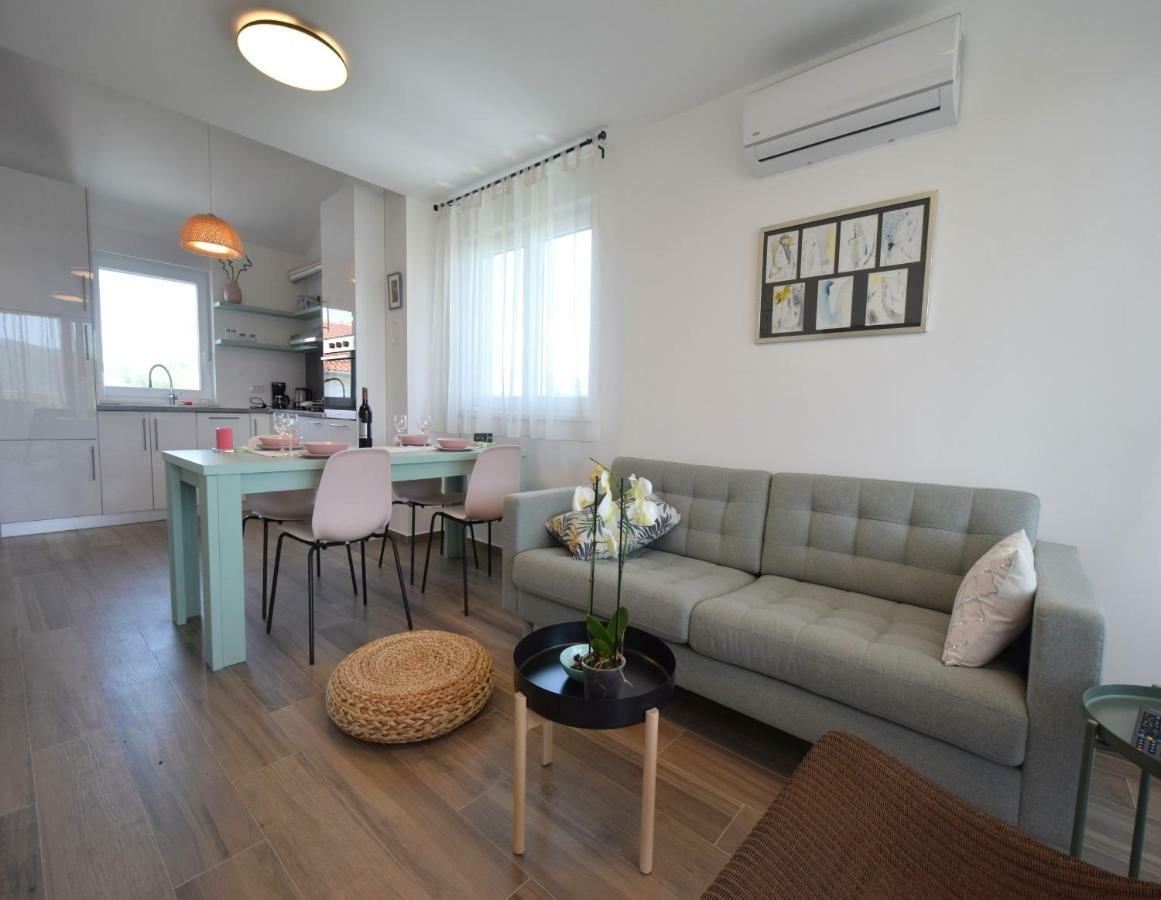 Apartments Medna Čižići Buitenkant foto