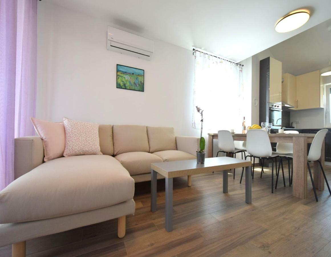 Apartments Medna Čižići Buitenkant foto